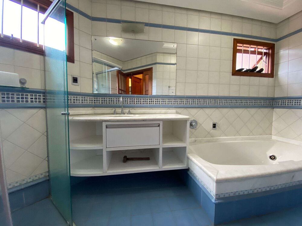 Casa à venda com 8 quartos, 330m² - Foto 4