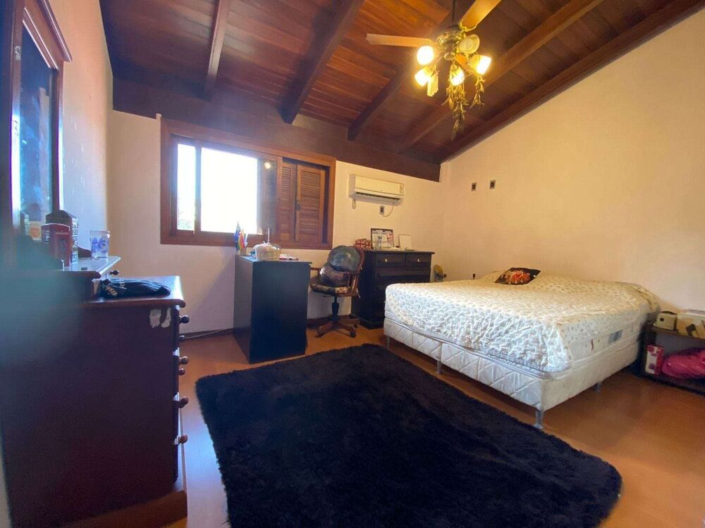 Casa à venda com 8 quartos, 330m² - Foto 10