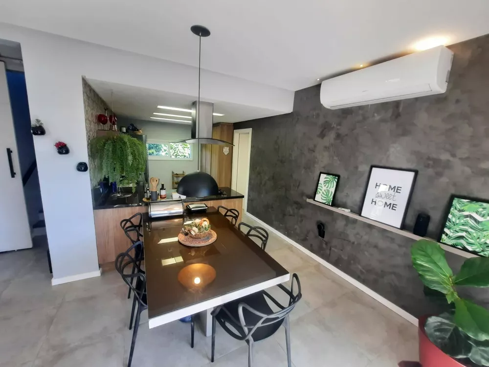 Casa, 3 quartos, 218 m² - Foto 1