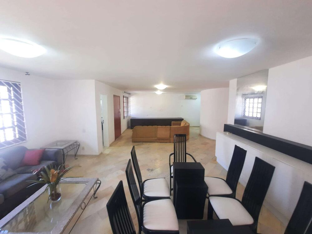 Casa à venda com 3 quartos, 195m² - Foto 1