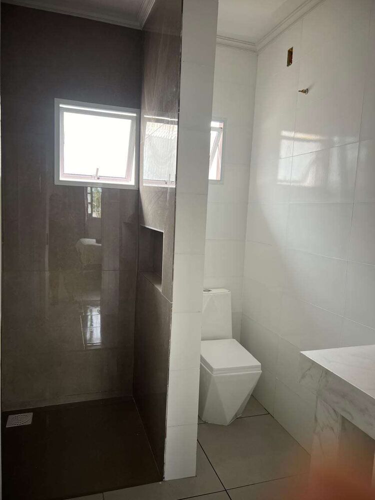 Casa para alugar com 3 quartos, 235m² - Foto 2