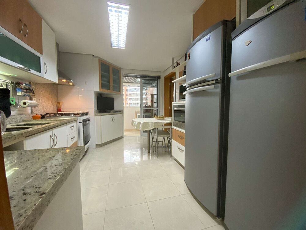 Apartamento à venda com 4 quartos, 150m² - Foto 3
