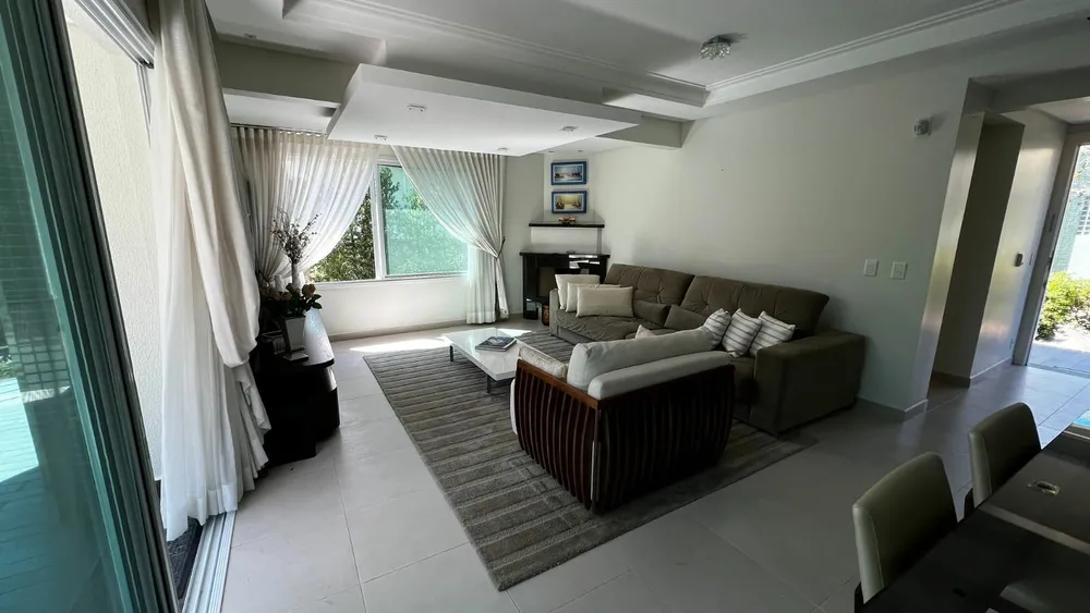 Casa, 3 quartos, 203 m² - Foto 1