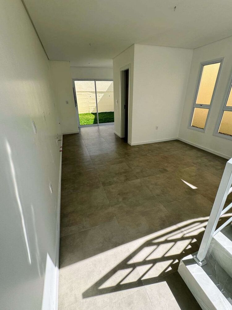Casa à venda com 3 quartos, 143m² - Foto 2