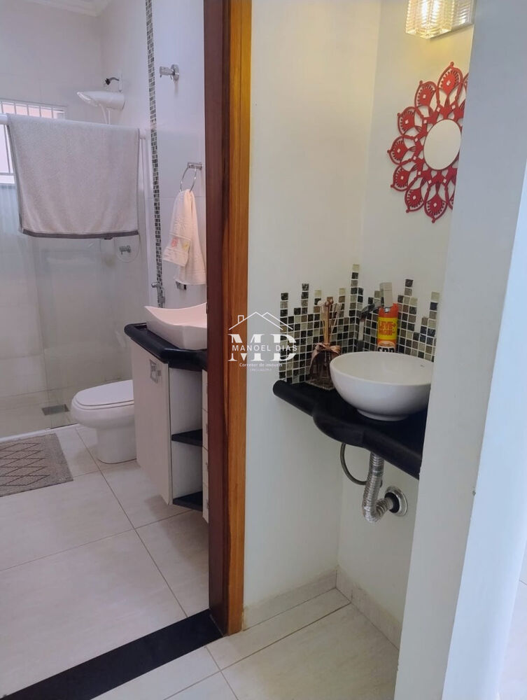 Casa à venda com 3 quartos, 325m² - Foto 3