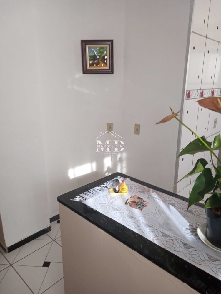 Casa à venda com 3 quartos, 200m² - Foto 1