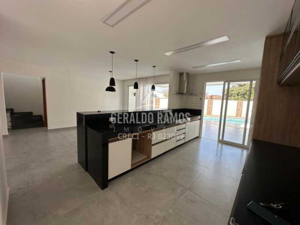 Casa à venda com 4 quartos, 266m² - Foto 2