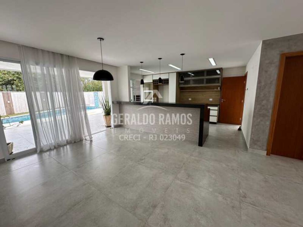 Casa à venda com 4 quartos, 266m² - Foto 1