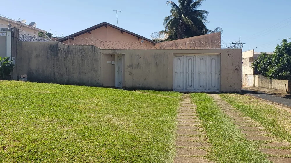 Casa à venda com 3 quartos, 108m² - Foto 1