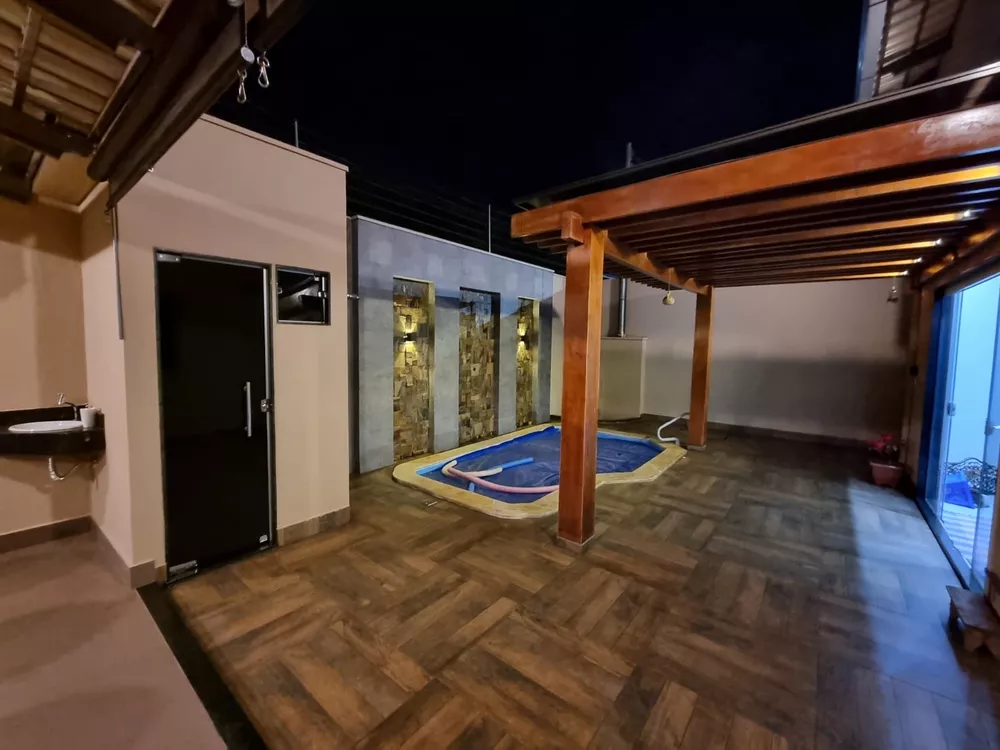 Casa à venda com 4 quartos, 261m² - Foto 1