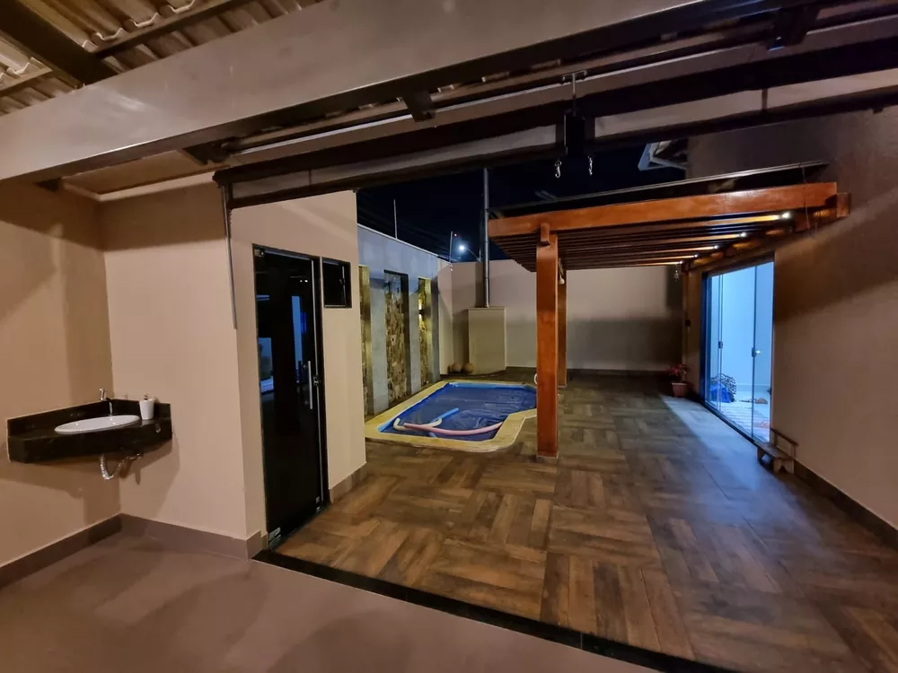 Casa à venda com 4 quartos, 261m² - Foto 2