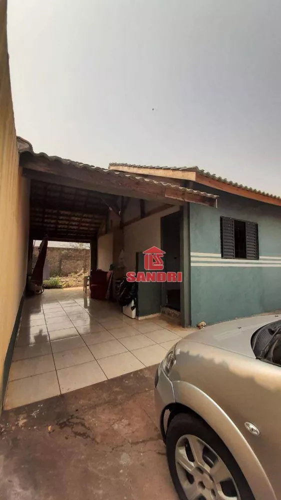 Casa à venda com 2 quartos, 60m² - Foto 4