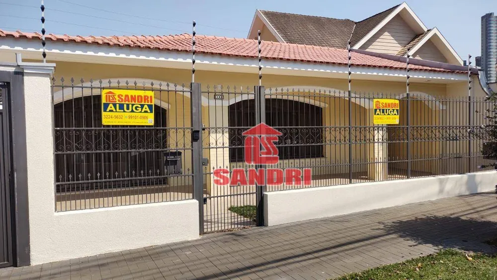 Casa, 3 quartos, 220 m² - Foto 1