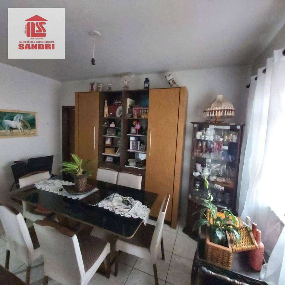 Casa à venda com 3 quartos, 210m² - Foto 2