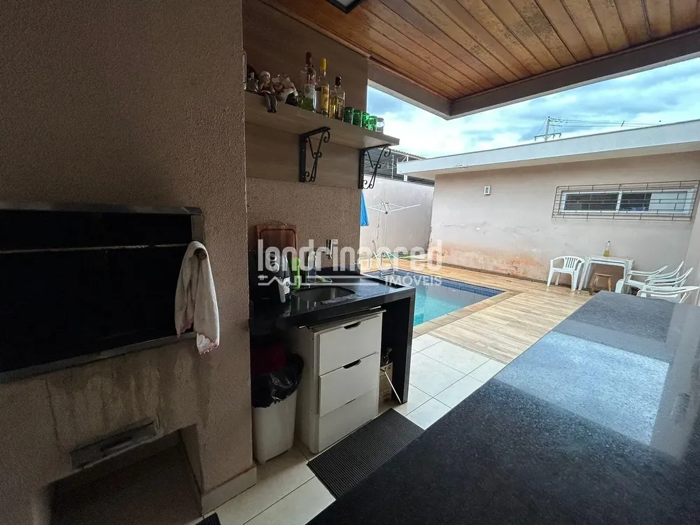 Casa, 4 quartos, 253 m² - Foto 1