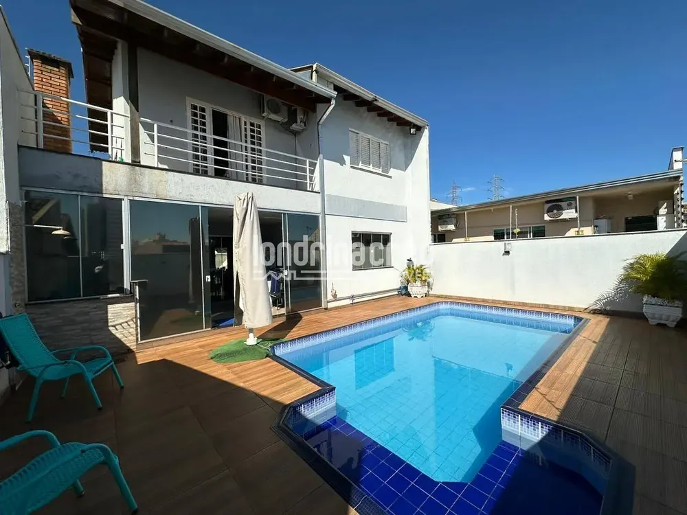 Casa, 3 quartos, 202 m² - Foto 1