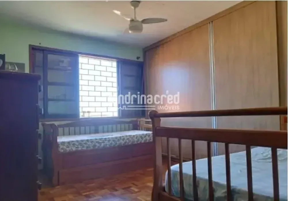 Casa, 5 quartos, 330 m² - Foto 1