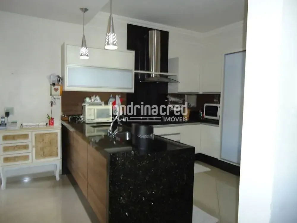 Casa, 3 quartos, 202 m² - Foto 1