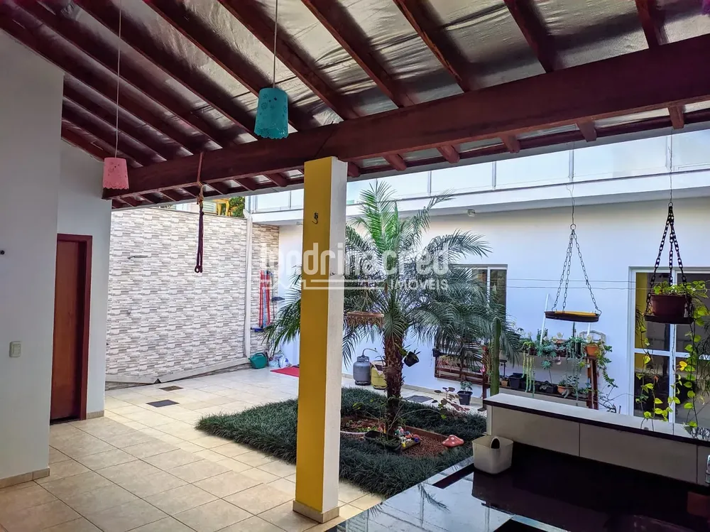 Casa, 4 quartos, 205 m² - Foto 1