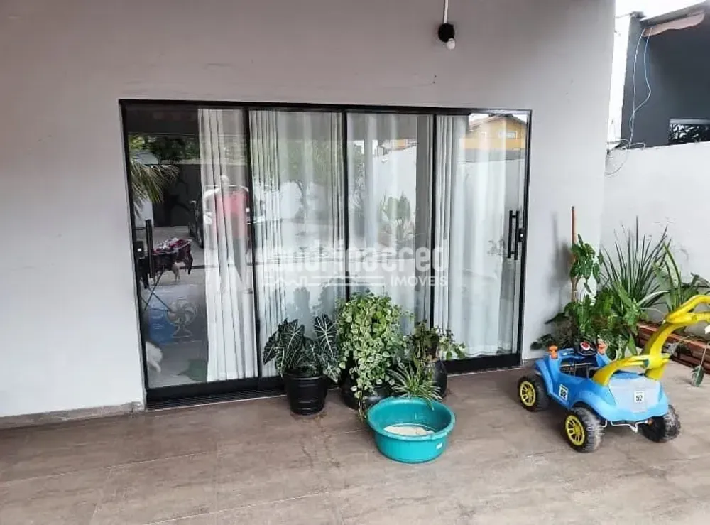 Casa, 4 quartos, 230 m² - Foto 1