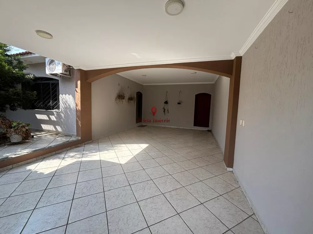 Casa à venda com 3 quartos, 212m² - Foto 2