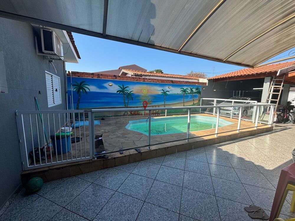 Casa à venda com 3 quartos, 180m² - Foto 1