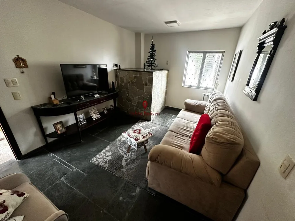Casa, 3 quartos, 245 m² - Foto 1