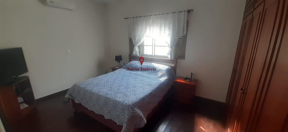 Casa à venda com 3 quartos, 358m² - Foto 4