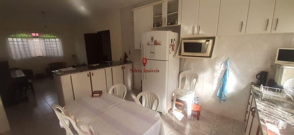 Casa à venda com 3 quartos, 358m² - Foto 1