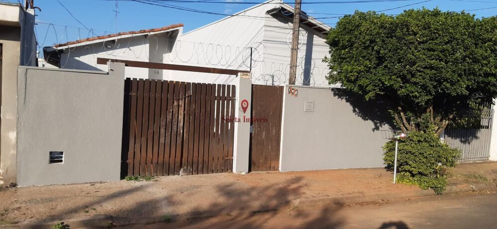 Casa à venda com 3 quartos, 200m² - Foto 1