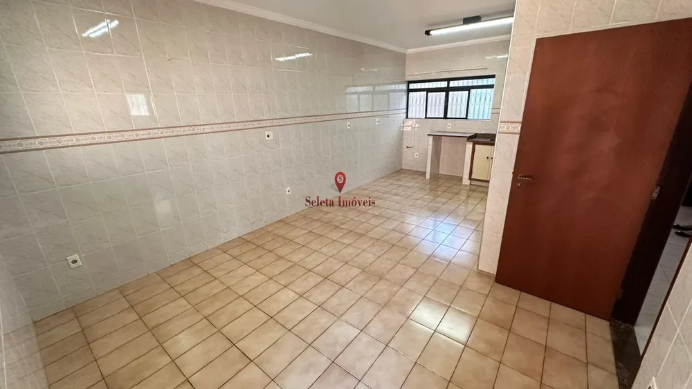 Casa, 4 quartos, 330 m² - Foto 2