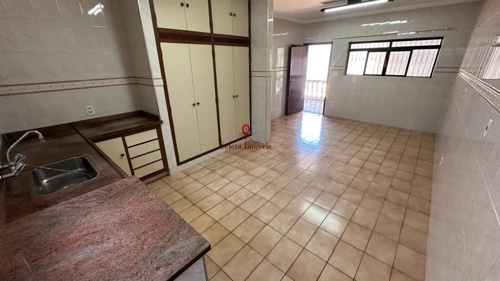 Casa, 4 quartos, 330 m² - Foto 1