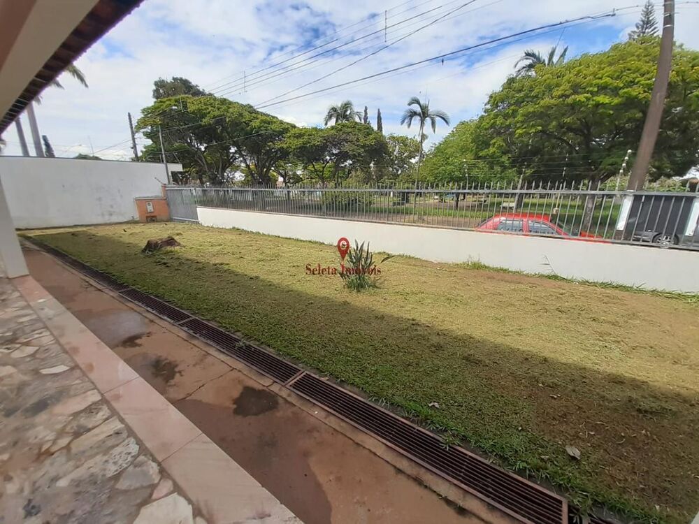 Casa à venda com 3 quartos, 450m² - Foto 3