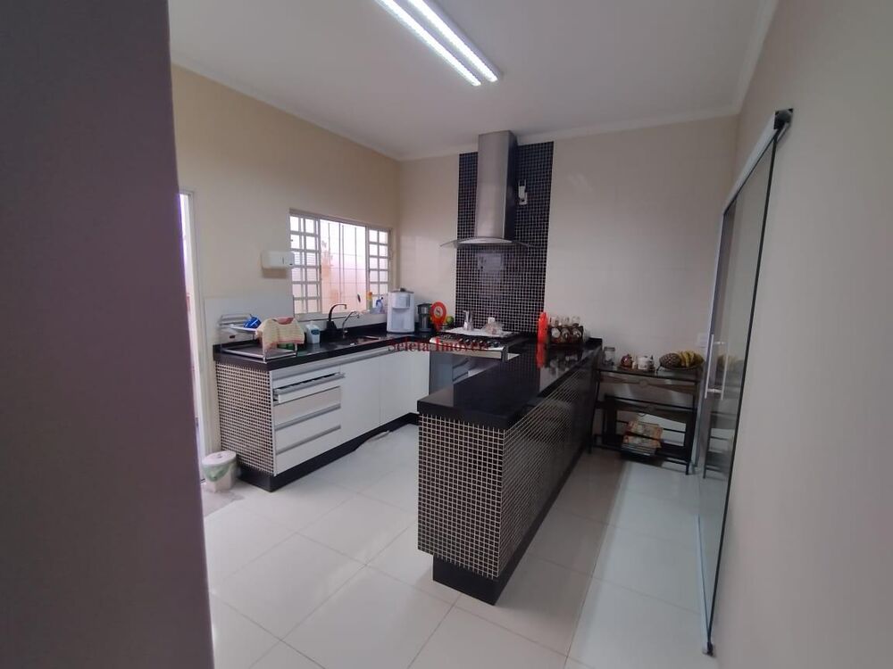 Casa à venda com 4 quartos, 160m² - Foto 4