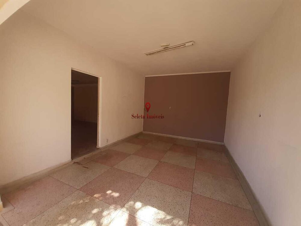 Casa à venda com 4 quartos, 372m² - Foto 2