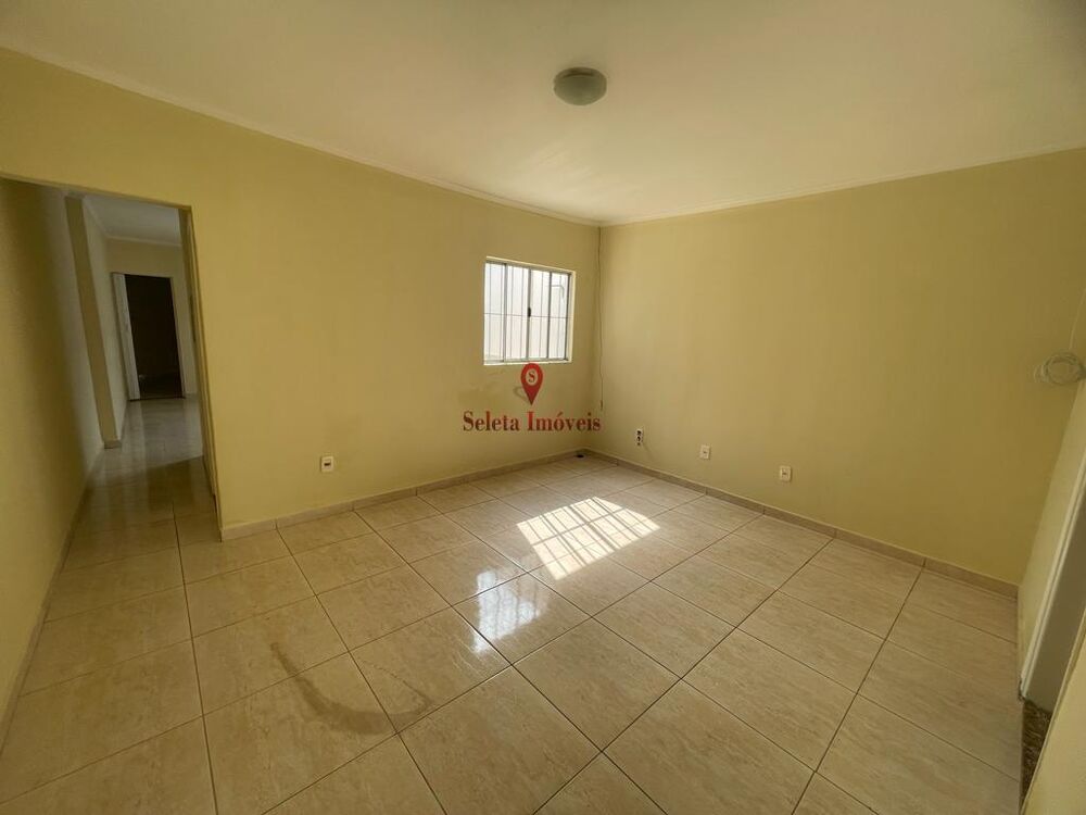 Casa à venda com 2 quartos, 70m² - Foto 1