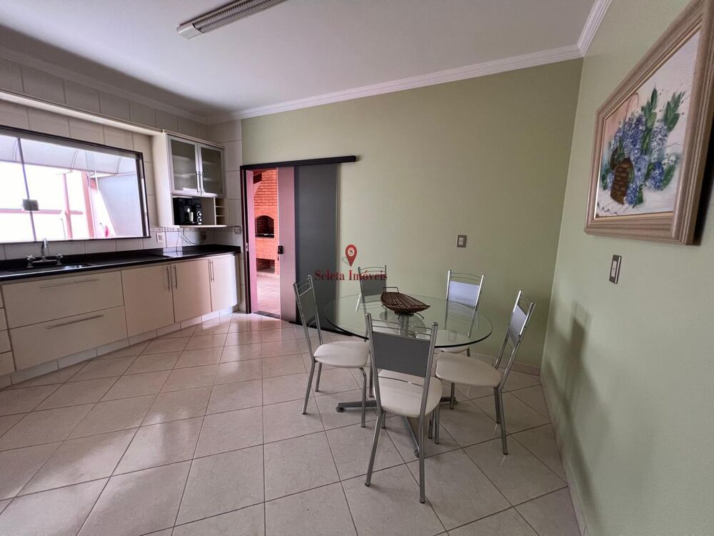 Casa à venda com 2 quartos, 180m² - Foto 3