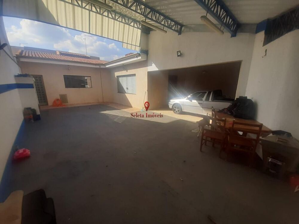 Casa à venda com 2 quartos, 250m² - Foto 1