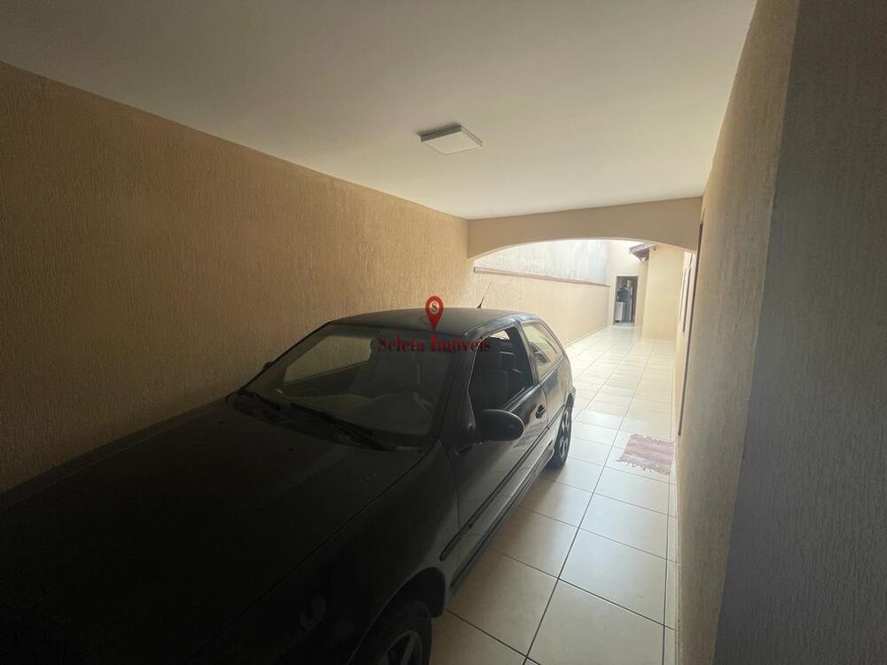 Casa à venda com 4 quartos, 140m² - Foto 1