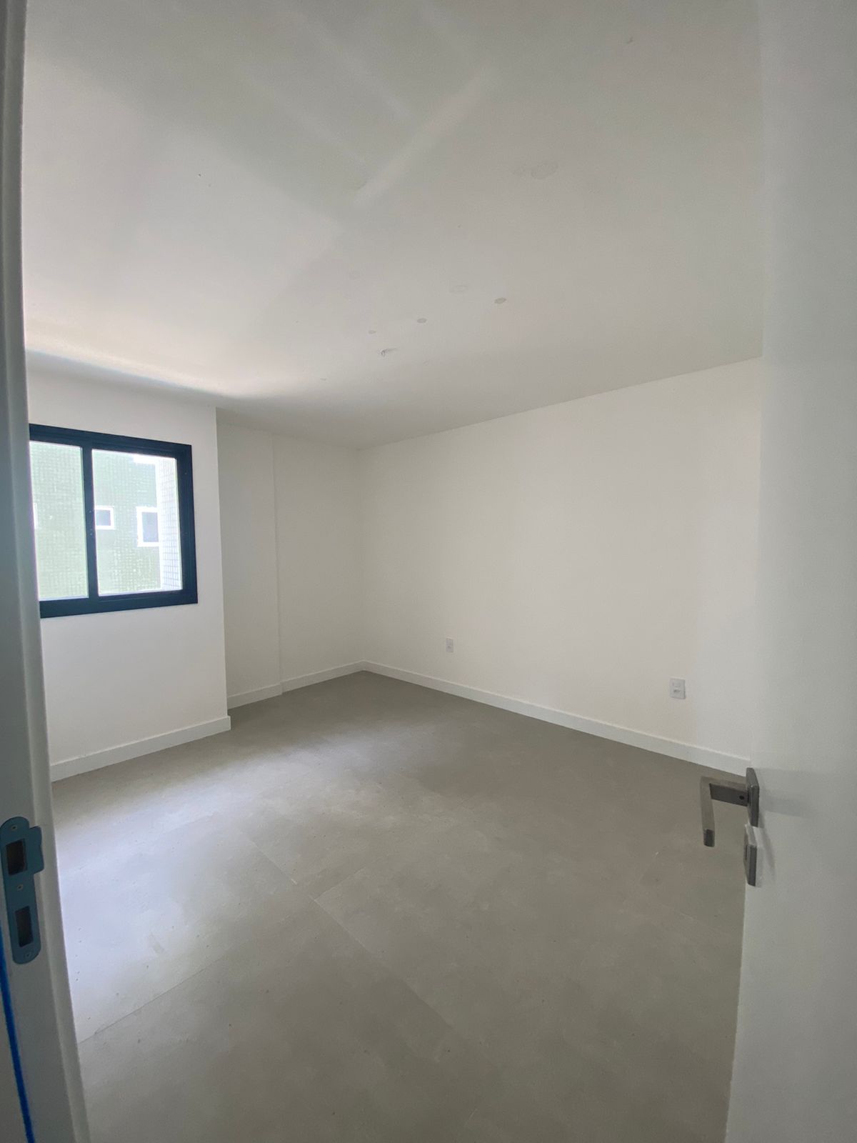 Apartamento à venda com 3 quartos, 142m² - Foto 2