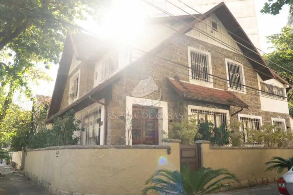 Casa, 3 quartos, 260 m² - Foto 1