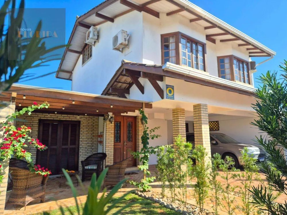Casa, 4 quartos, 234 m² - Foto 1