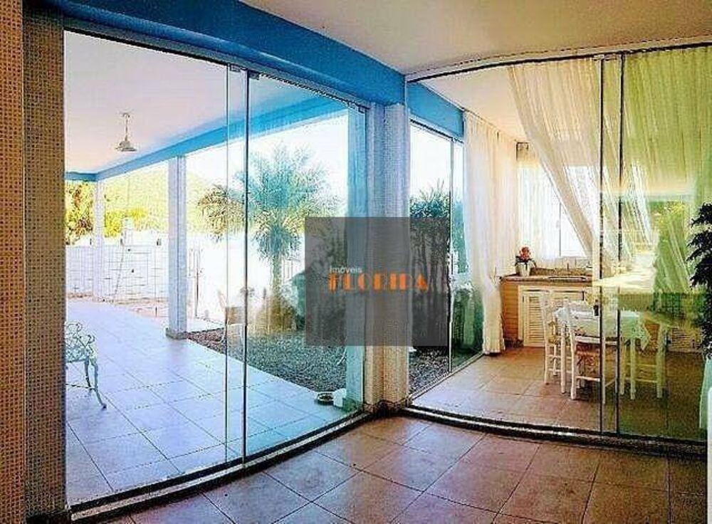Casa à venda com 5 quartos, 330m² - Foto 3