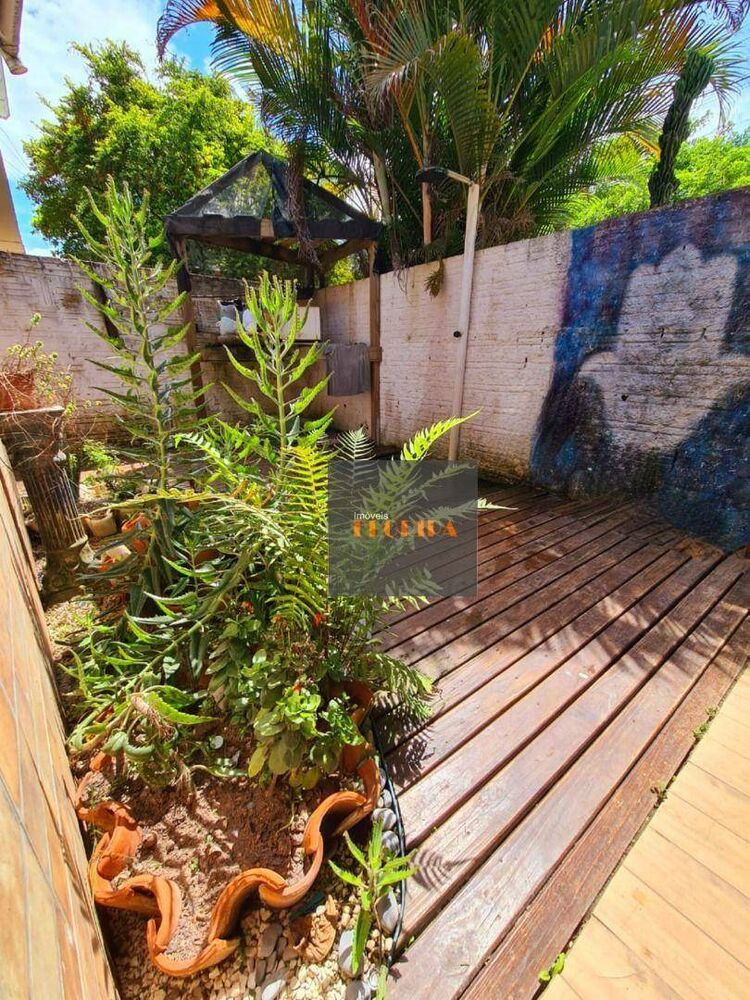 Casa à venda com 4 quartos, 129m² - Foto 2