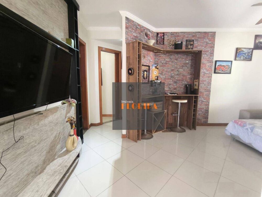 Casa, 4 quartos, 204 m² - Foto 1