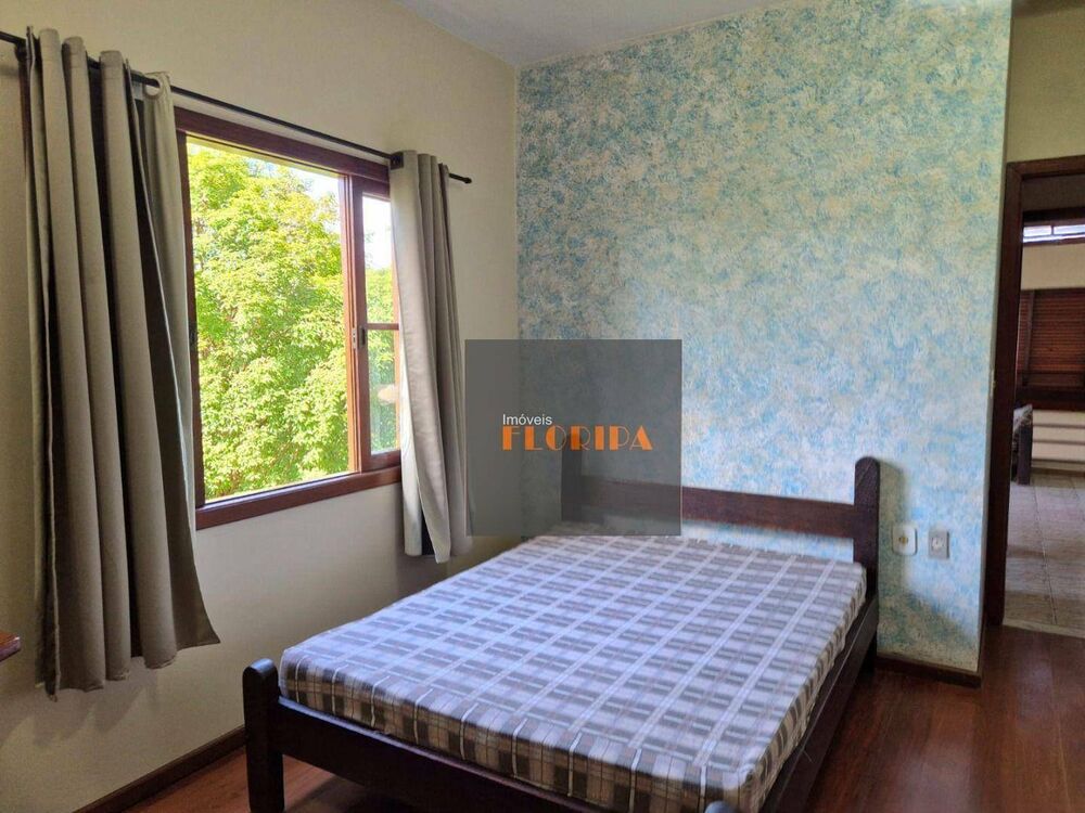 Casa, 4 quartos, 217 m² - Foto 1