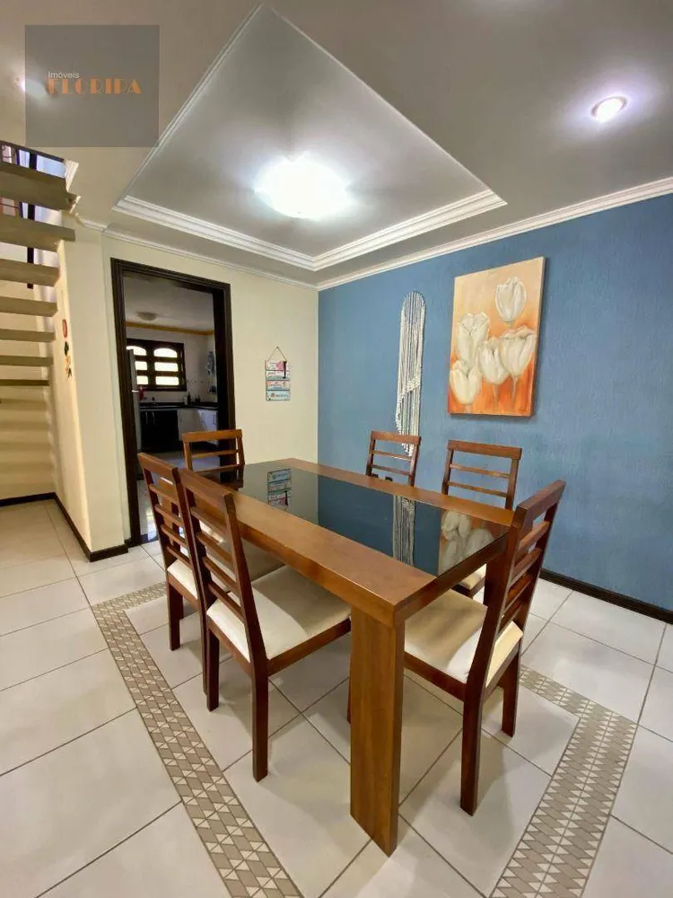 Casa, 3 quartos, 219 m² - Foto 2