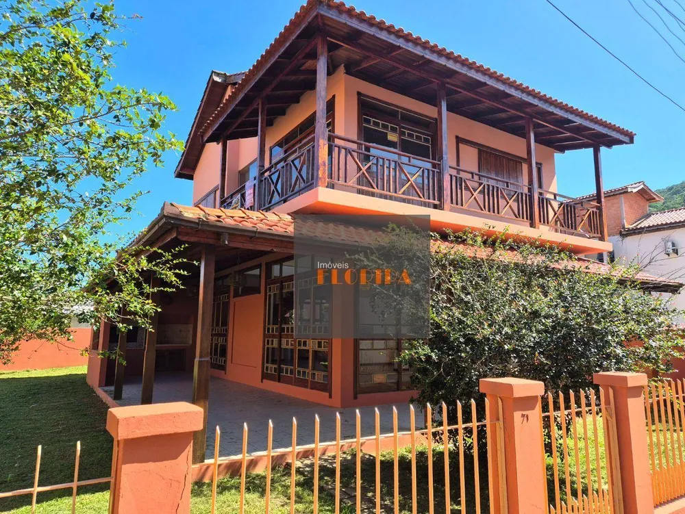 Casa, 3 quartos, 220 m² - Foto 1