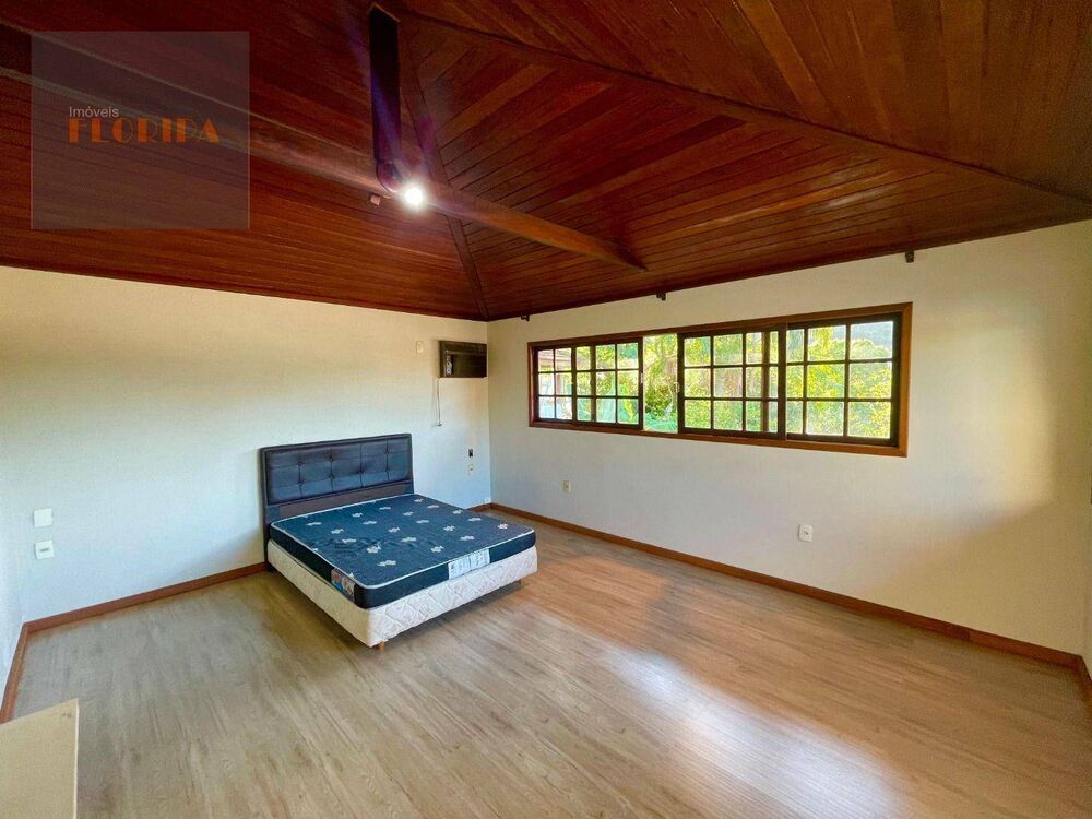 Casa, 4 quartos, 228 m² - Foto 2
