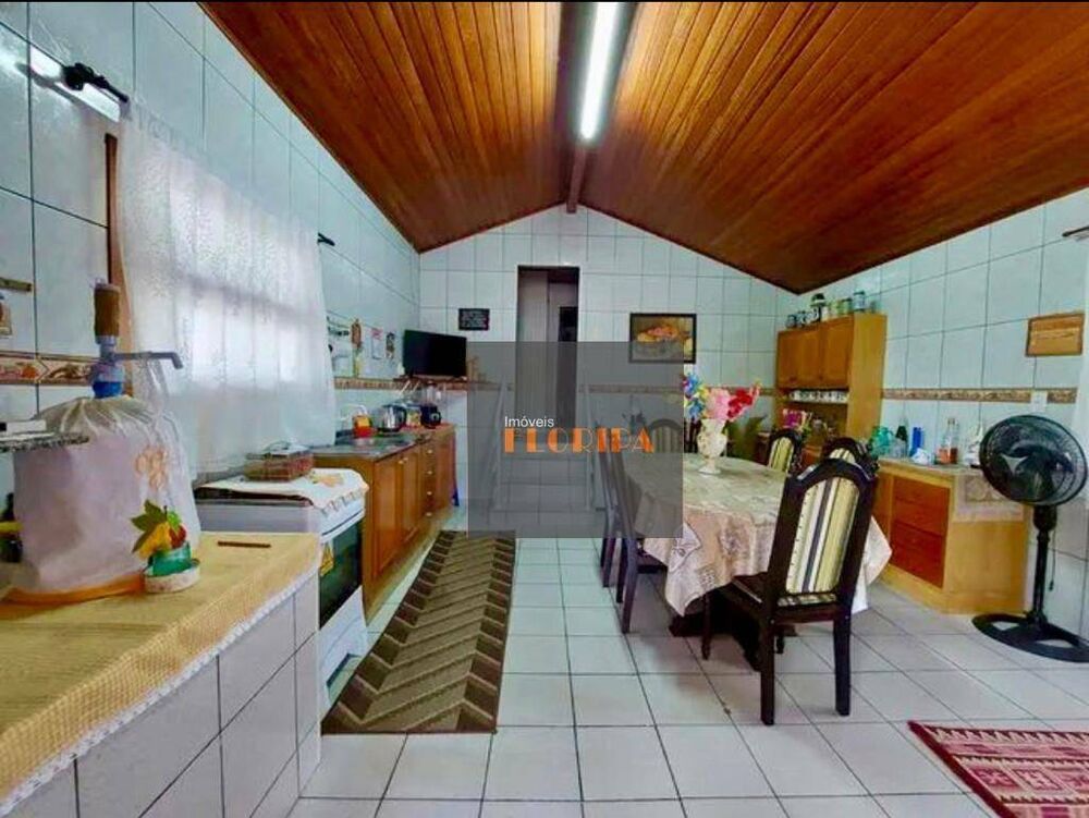 Casa à venda com 2 quartos, 200m² - Foto 4